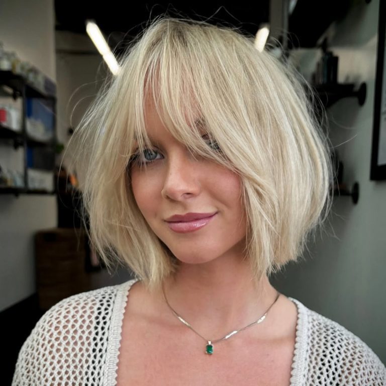 20 Stunning Short Bob Haircuts with Bangs That Flatter Round Faces Perfectly