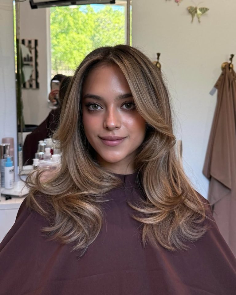 Transform Your Look With These 15 Head-Turning Medium Cuts for Oval Faces